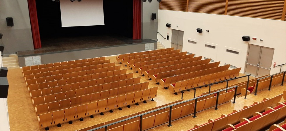 Dopo una lunga chiusura tra manutenzione e Covid, riapre il Teatro Valle dei Laghi